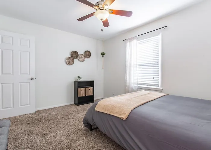 3 Bedrooms House In Waldo Kansas City