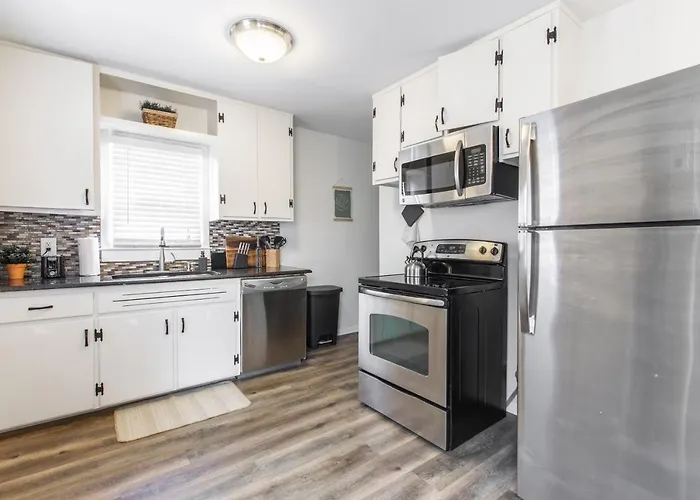 3 Bedrooms House In Waldo Kansas City